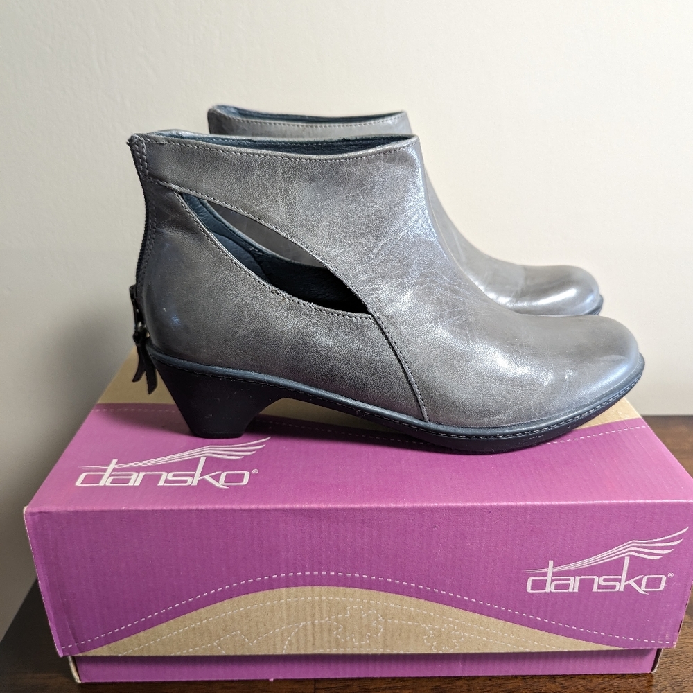 Dansko Bonita Ankle Boots (EUR 39 or US 8.5/9)